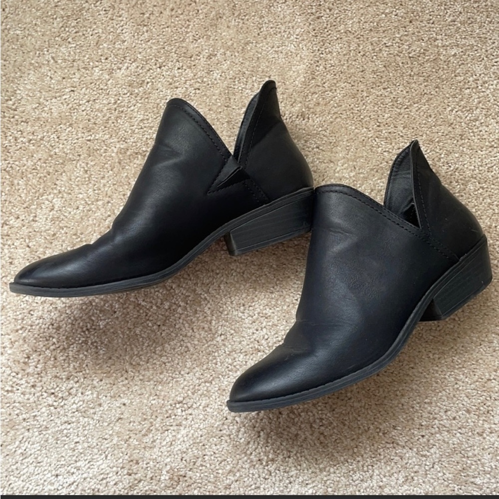 Universal Thread Black Ankle Booties